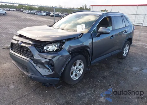 2021 Toyota Rav4 Xle z USA, uszkodzony, nr VIN 2T3W1RFV1MC104112